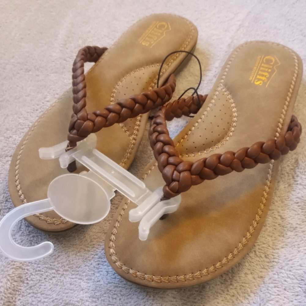 NWT Cliffs White Mountain Comfort Thongs